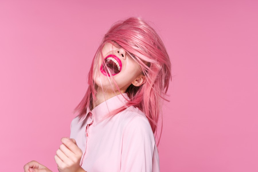 Quels sont les avantages des cheveux roses ?